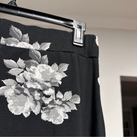 H&M Black White Floral Split Leg Maxi Skirt Women’s Size Medium Bodycon Romantic - Picture 8 of 15